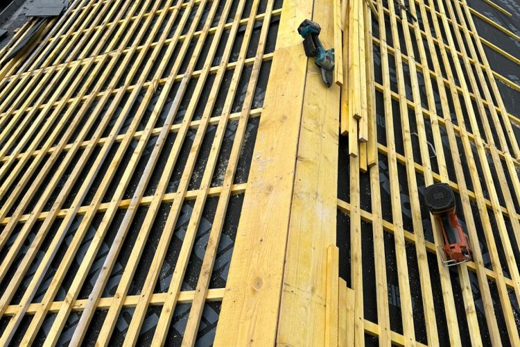 Réalisation d’une toiture en ardoise complète à Poitiers (86000)